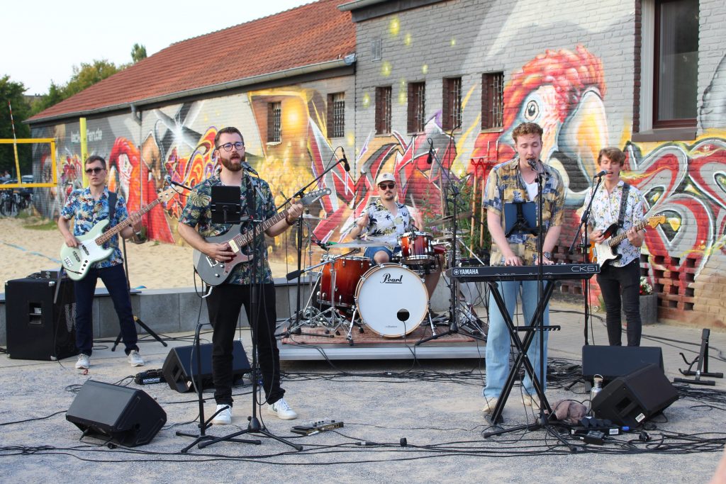 Bandfoto vom Auftritt beim Sommerfest von Winkhaus